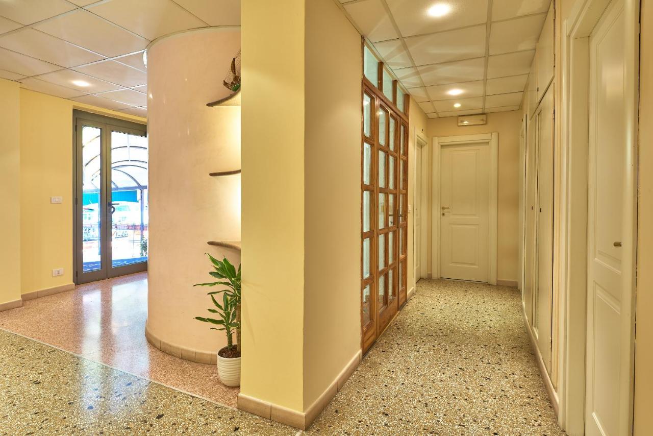 Albergo Natalina ฟีนาเลลีกูเร ภายนอก รูปภาพ