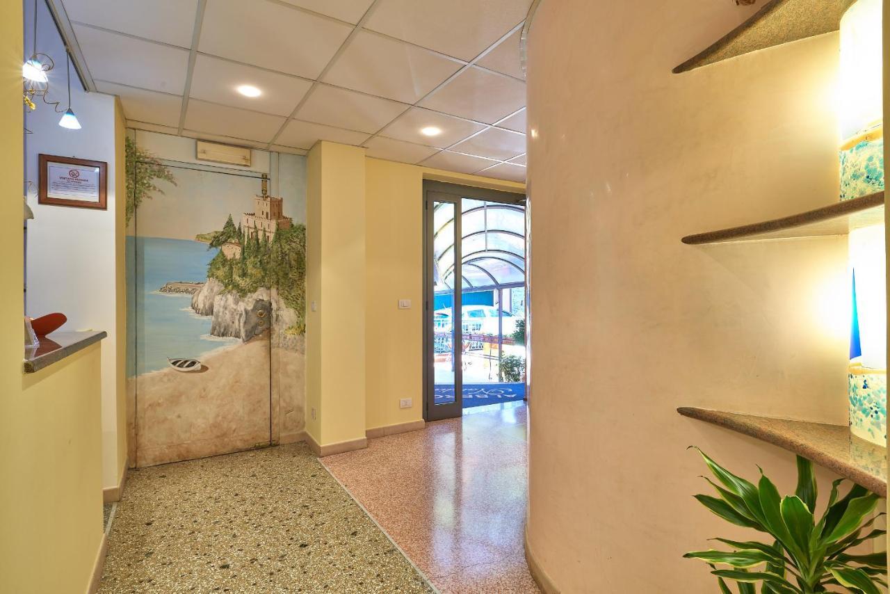 Albergo Natalina ฟีนาเลลีกูเร ภายนอก รูปภาพ