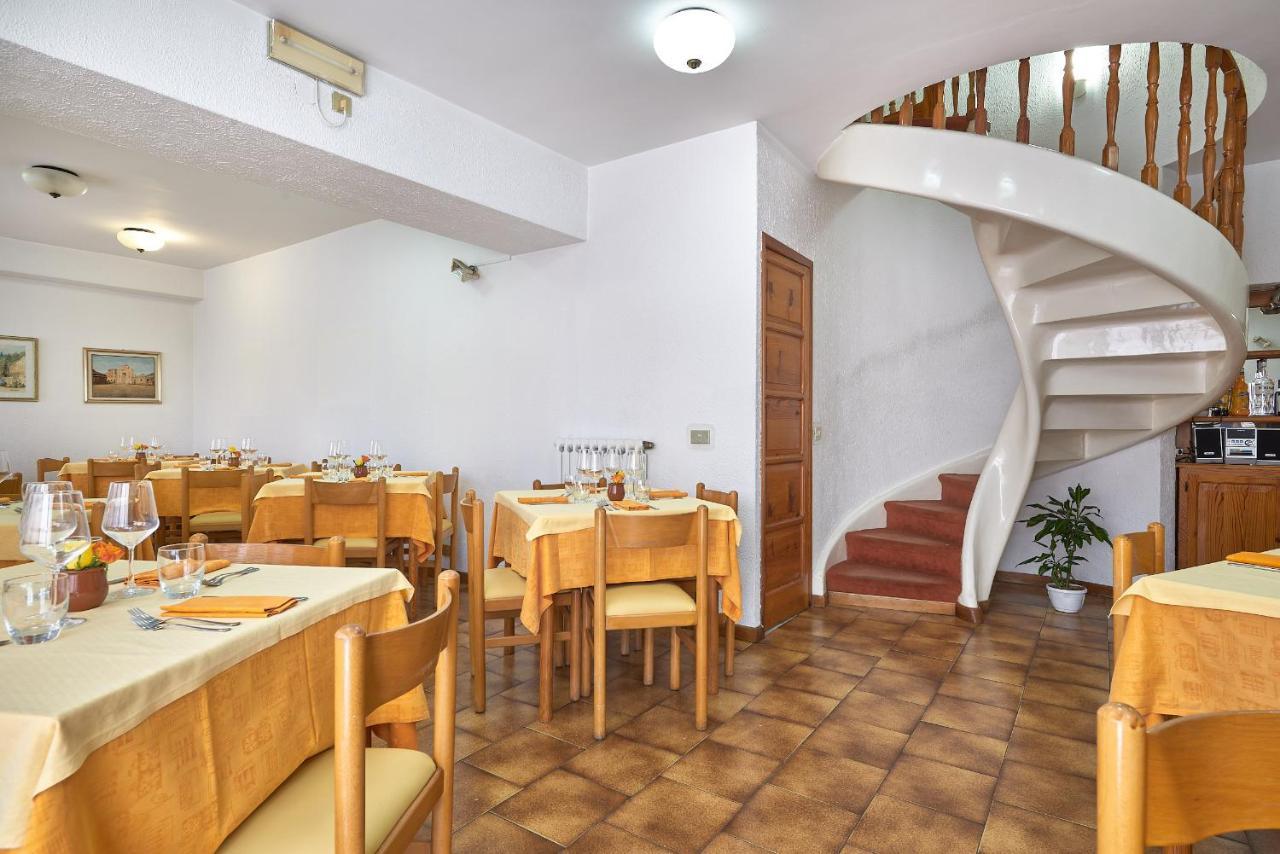 Albergo Natalina ฟีนาเลลีกูเร ภายนอก รูปภาพ
