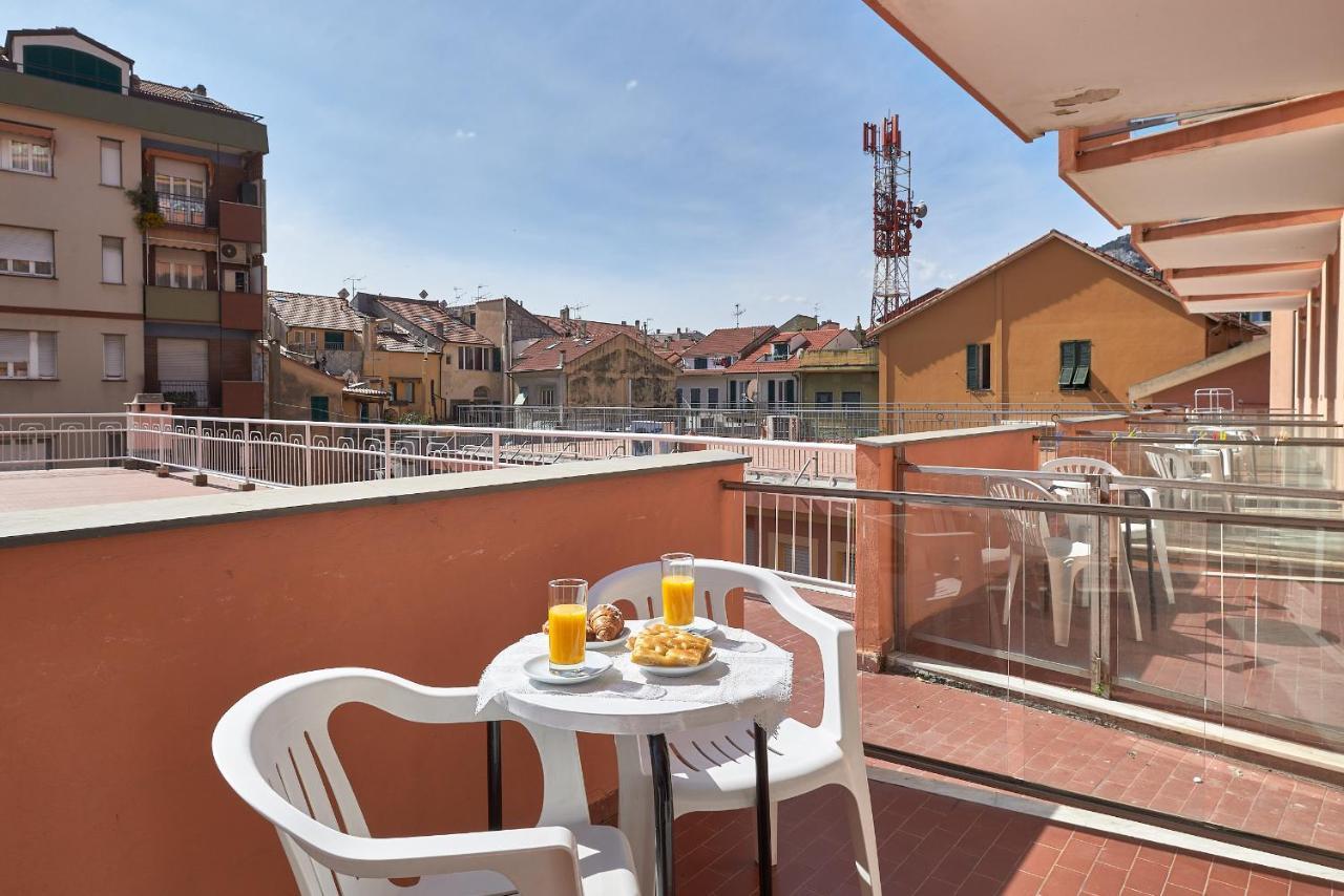 Albergo Natalina ฟีนาเลลีกูเร ภายนอก รูปภาพ
